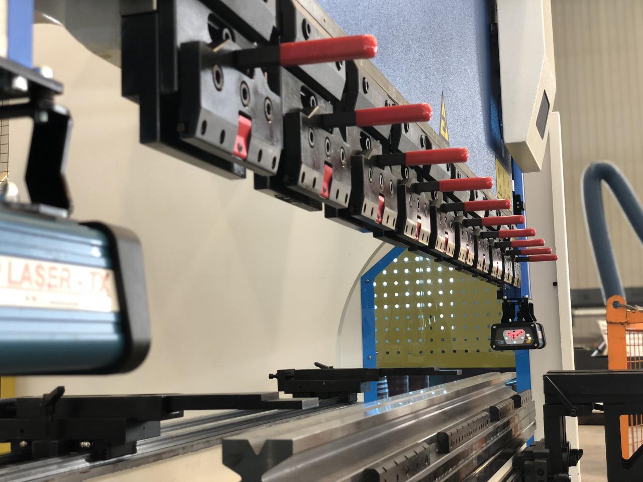 Cnc හයිඩ්‍රොලික් නැමීමේ යන්ත්‍රය 160x3200 මුද්‍රණ තිරිංග මිල